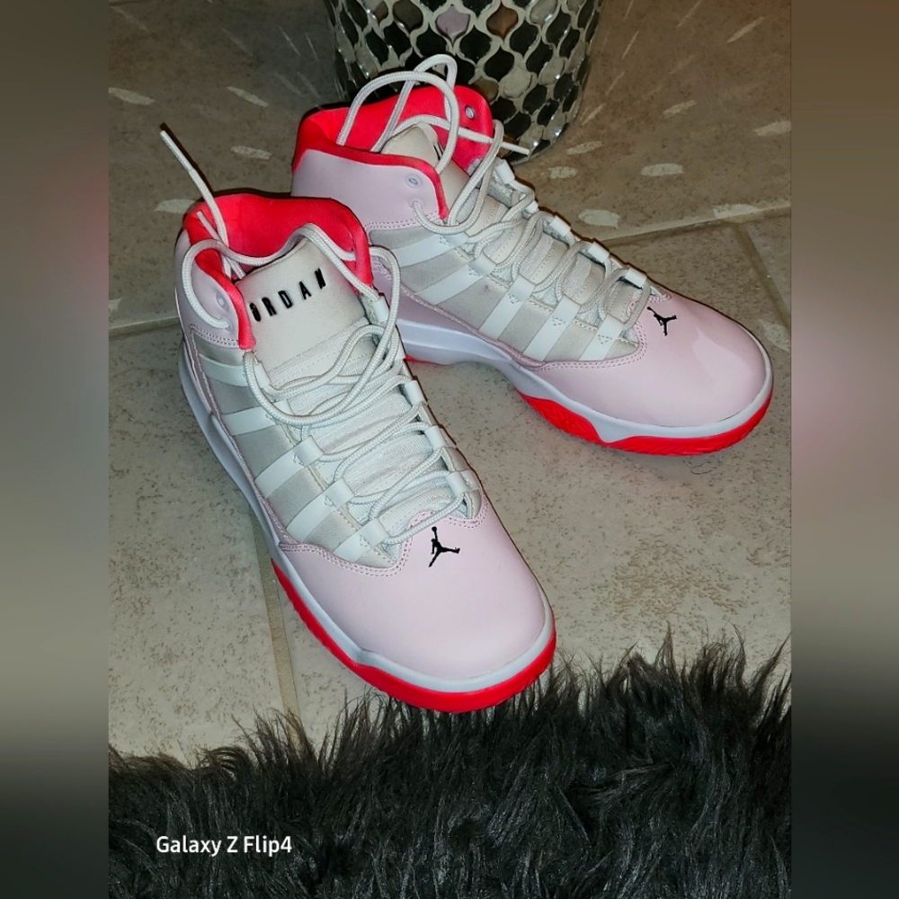 Jordan Max Aura (GS) 'Pink Foam' 6Y(Big Girl) or 7.5(Women's)